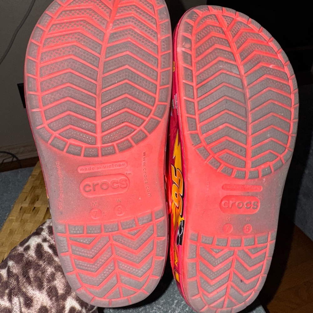 CROCS Red Lightning McQueen 95 Clog Mules - Picture 3 of 3